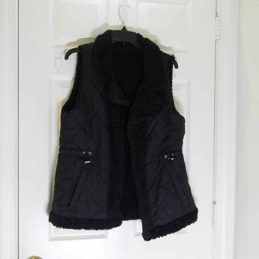 Weekend Routine Reversible Faux Fur Black Chevron Size M pockets NWT